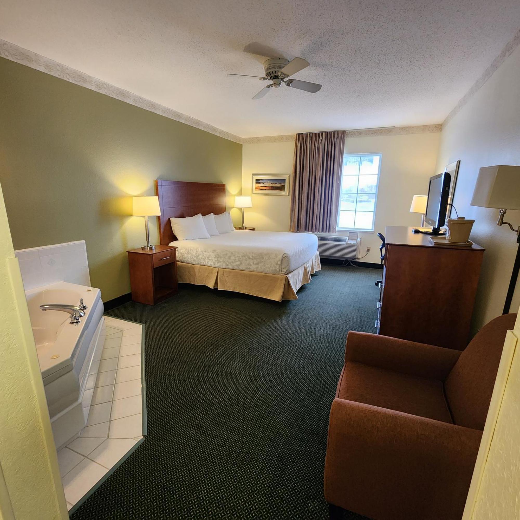 Baymont By Wyndham Mackinaw City Bagian luar foto