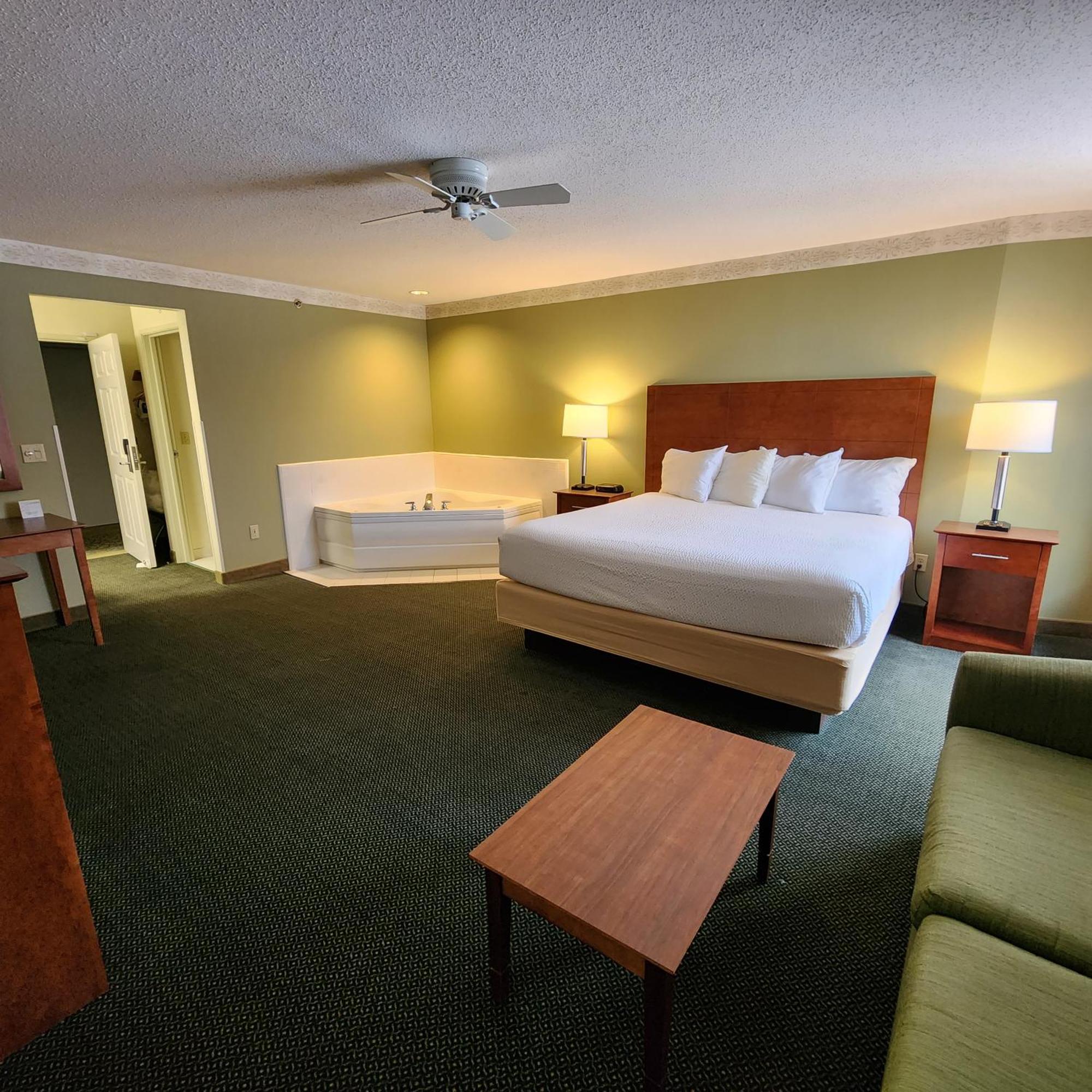 Baymont By Wyndham Mackinaw City Bagian luar foto