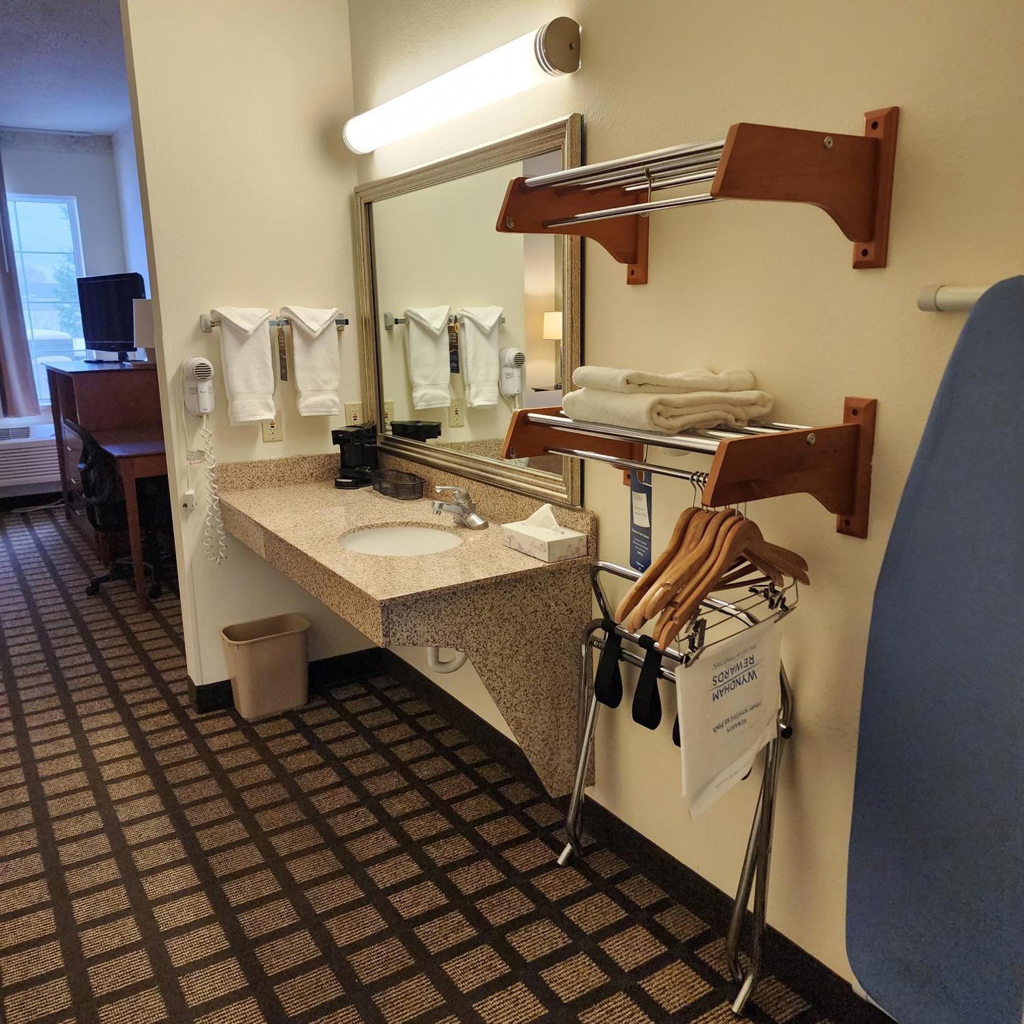 Baymont By Wyndham Mackinaw City Bagian luar foto