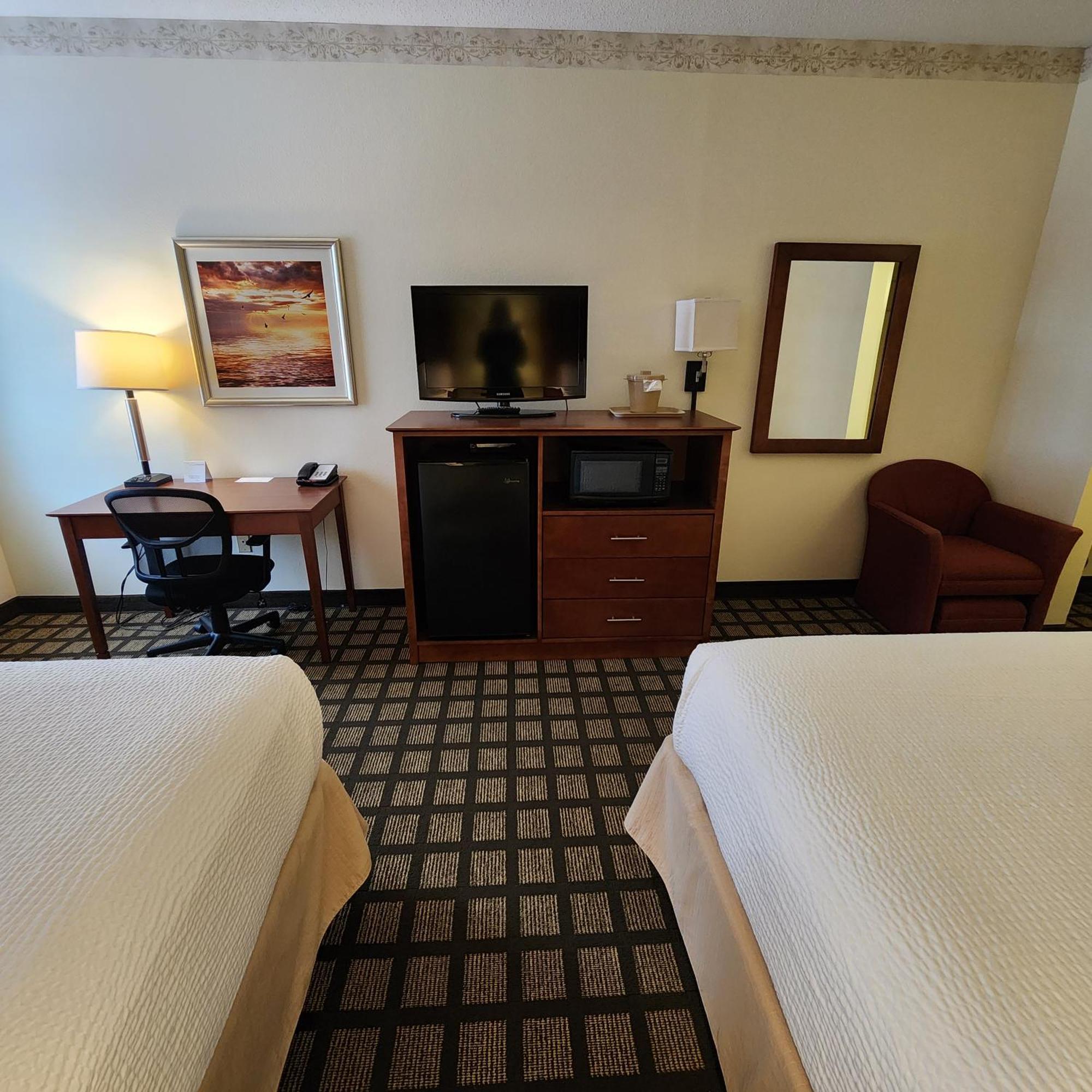 Baymont By Wyndham Mackinaw City Bagian luar foto